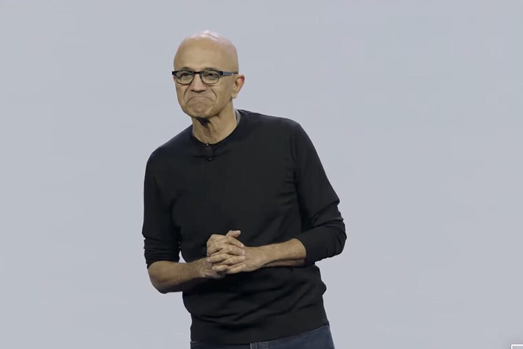Satya Nadella y la gran promesa de Microsoft: 'Llevar inteligencia artificial accesible a cada escritorio'
