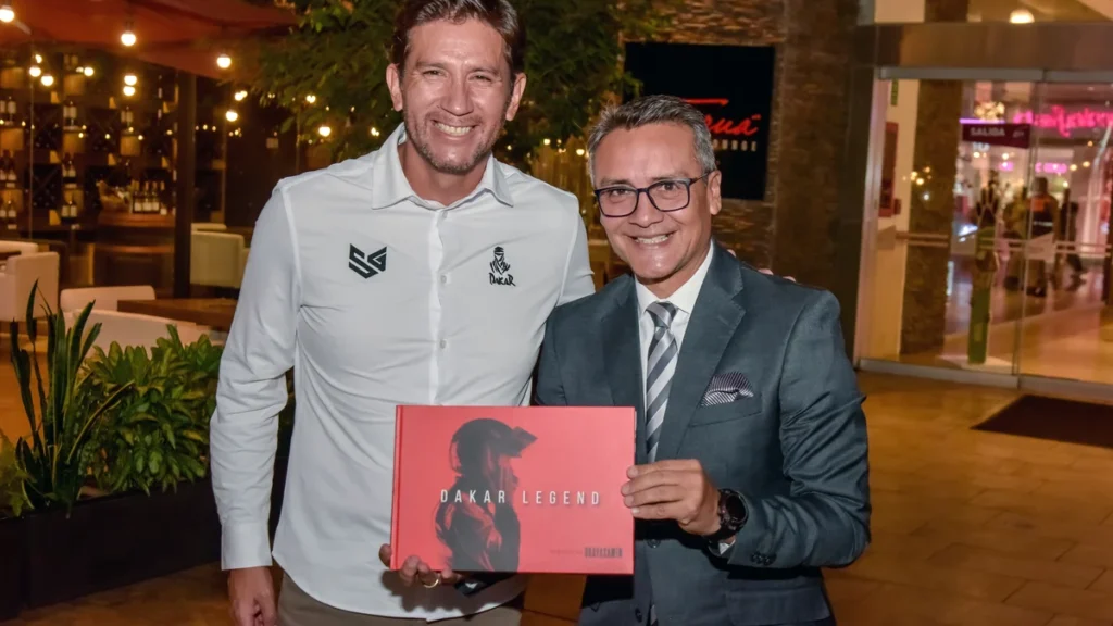 Sebastián Guayasamín durante la presentación de su obra autobiográfica Dakar Legend