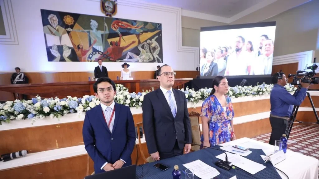 Sesión solemne de la Asamblea Nacional celebrada en Guayaquil por el 9 de octubre