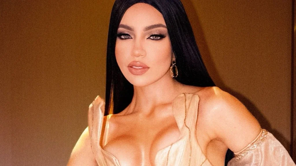 Shyare Andrade desfilando en evento oficial de Miss Grand International