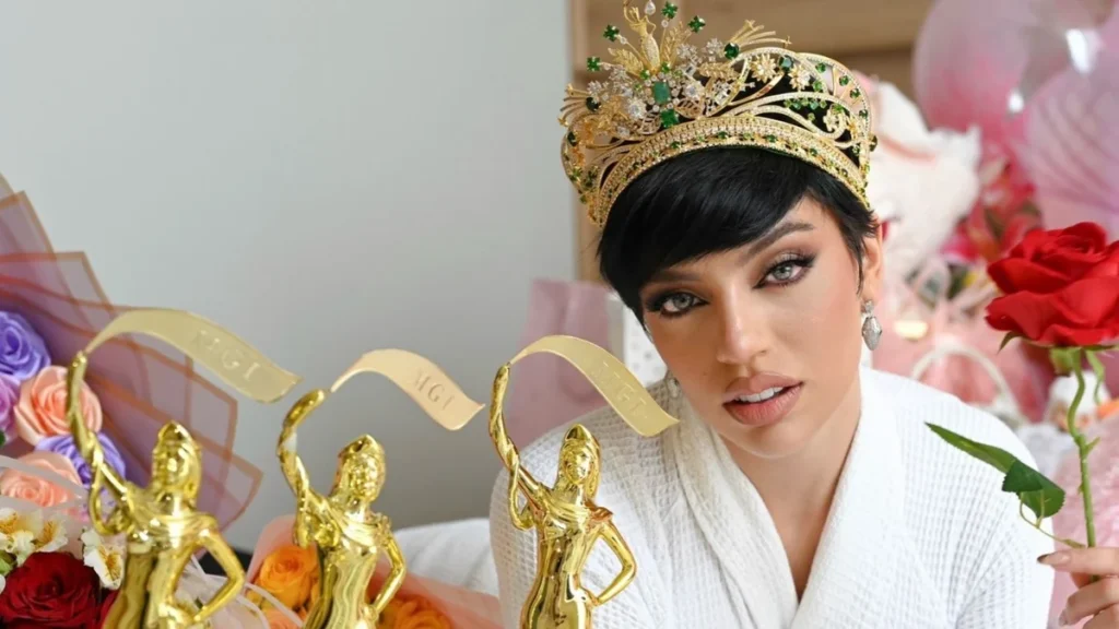 La modelo y reina de belleza manabita Shyare Andrade en sesión fotográfica oficial