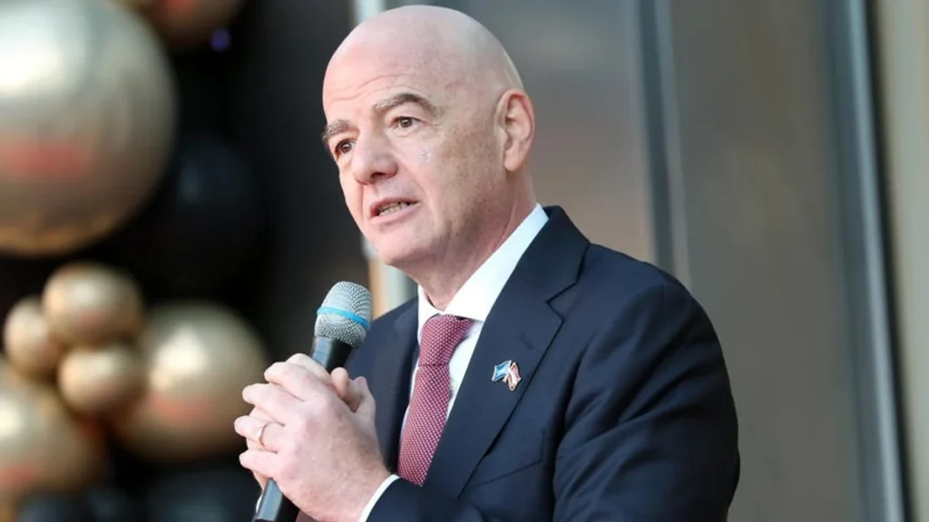 Gianni Infantino en conferencia de prensa en la sede principal de la FIFA en Zúrich