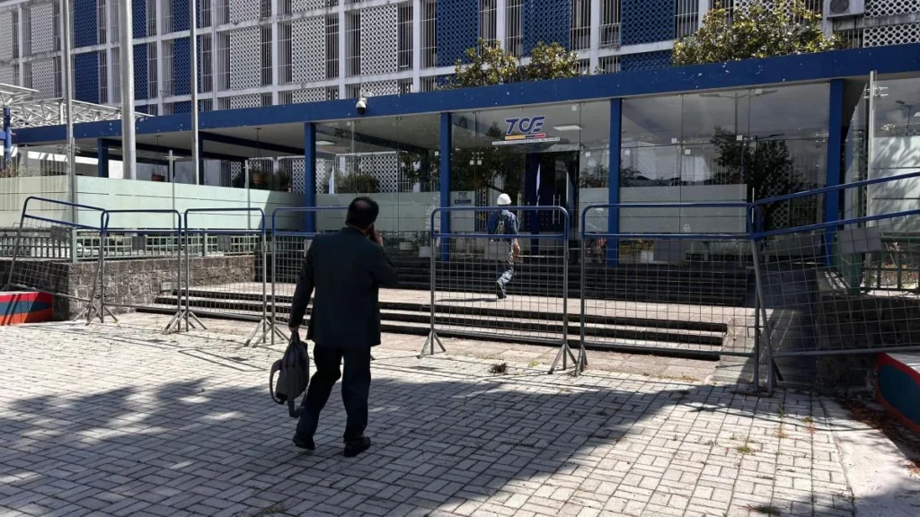 Edificio del Tribunal Contencioso Electoral en Quito durante audiencias electorales