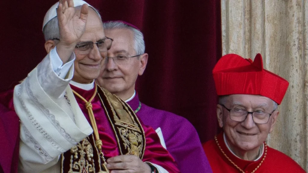El papa León XIV en el Vaticano antes de su ingreso hospitalario