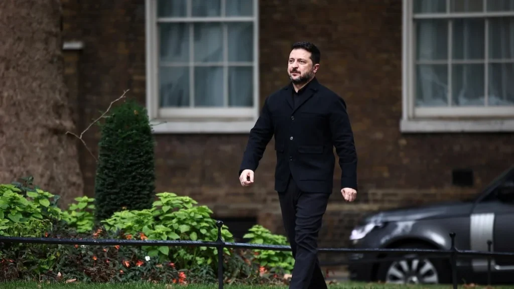 Volodímir Zelenski junto a Keir Starmer en Downing Street en Londres