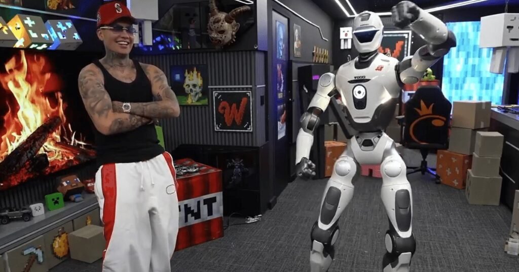 Un robot humanoide golpeó al influencer colombiano Westcol en plena transmisión en vivo