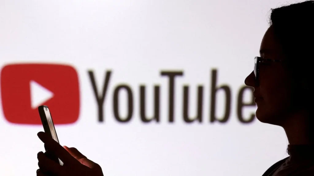 Interfaz de la aplicación móvil de YouTube mostrando la sección de videos cortos Shorts