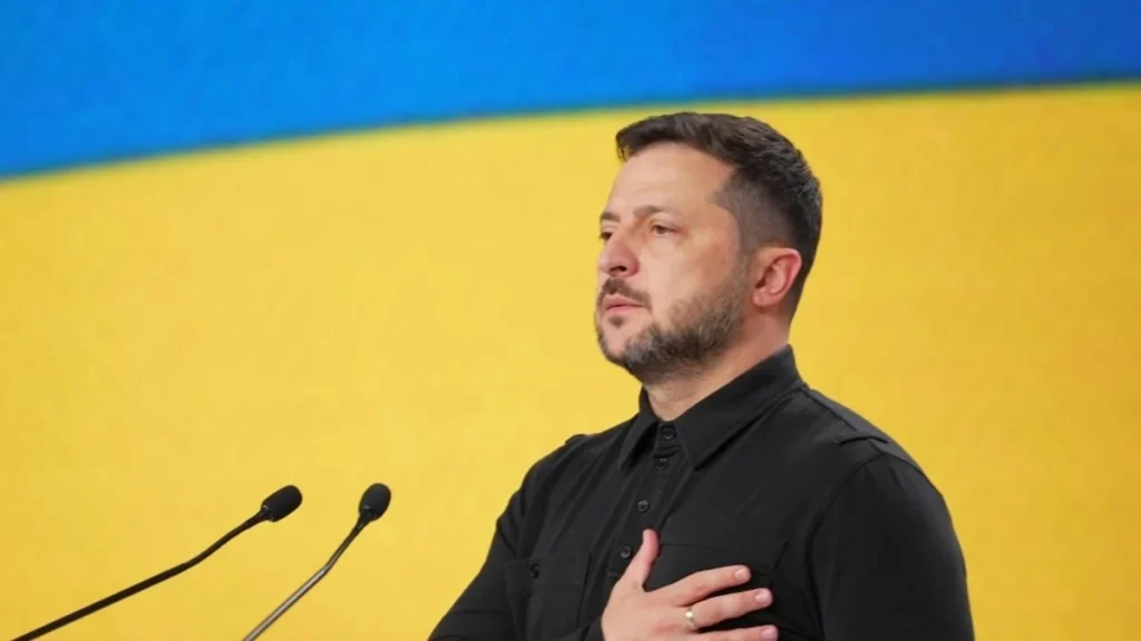 Presidente Volodímir Zelensky durante su alocución oficial ante medios de comunicación