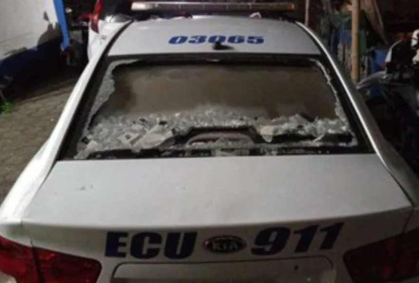 policías