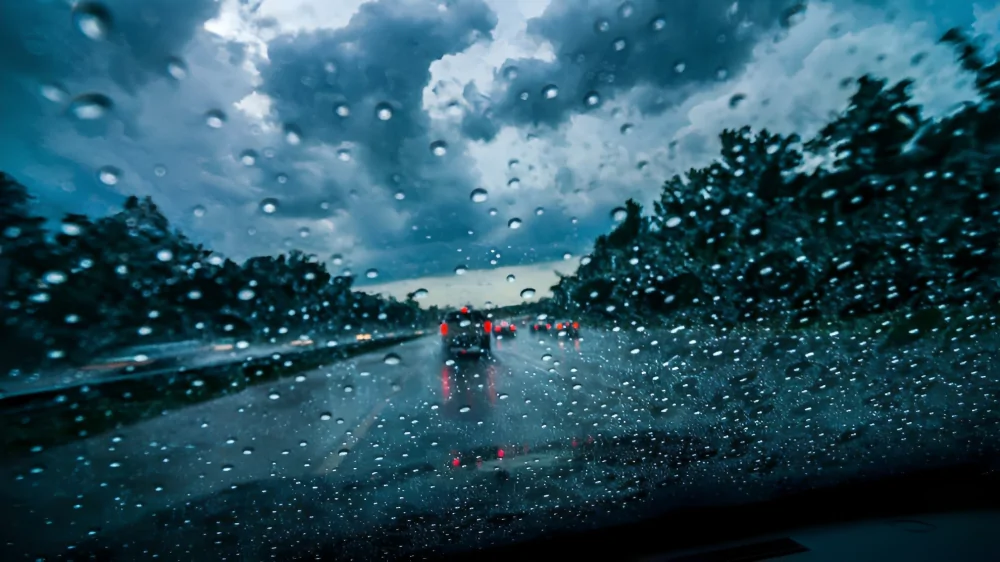 Conducción segura en la lluvia: Nuestra guía definitiva