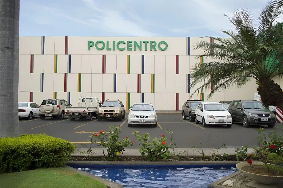 No te pierdas la oportunidad de ganar fabulosos premios en la emocionante promoción 'El Poli Garaje de Santa' de Policentro!