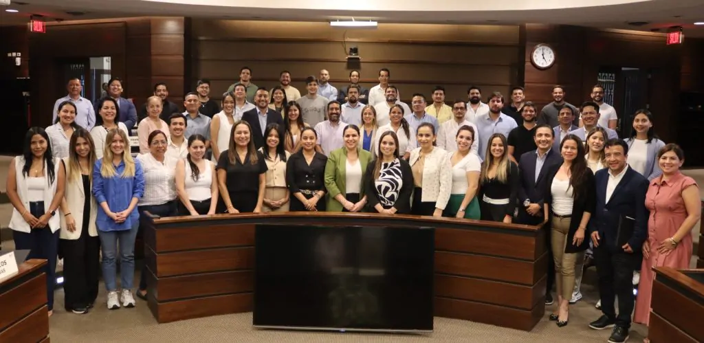 Descubre cómo IDE Business School ha sido el referente en la formación de líderes empresariales durante 20 años.