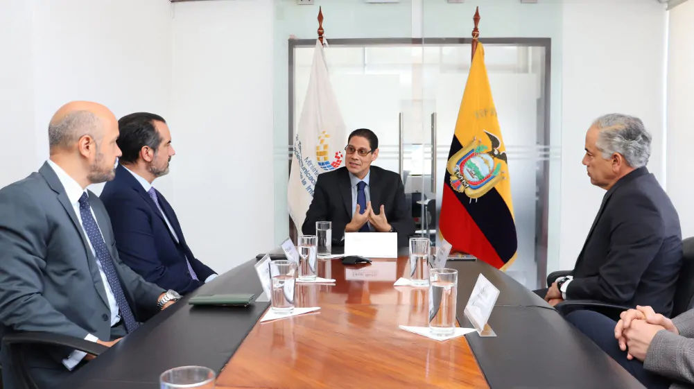Negociación en Ecuador: Actualización de contratos con Claro y Movistar. Todo lo que necesitas saber sobre el futuro de tu servicio móvil