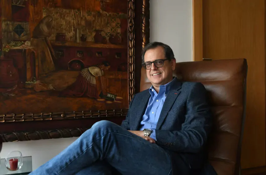 La posible precandidatura de Carlos Rabascall a la presidencia por la Izquierda Democrática provoca división interna en el partido.