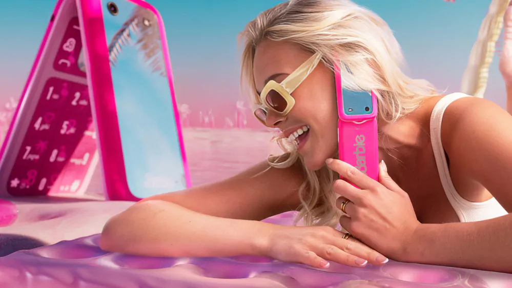 Desconexión digital con el nuevo móvil de Barbie: un dispositivo retro que promueve interacciones auténticas y menos distracciones