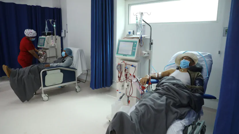 Descubre cuáles son los tratamientos más costosos en Ecuador, incluyendo cáncer, insuficiencia renal y enfermedades raras.