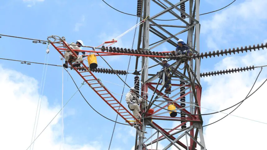 Energía de Colombia ayuda a Ecuador a reducir cortes de luz, pero implica altos costos por su dependencia energética.