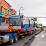 El primer trolebús eléctrico de la nueva flota adquirida por el Municipio de Quito llegó desde China con 60 unidades en total.