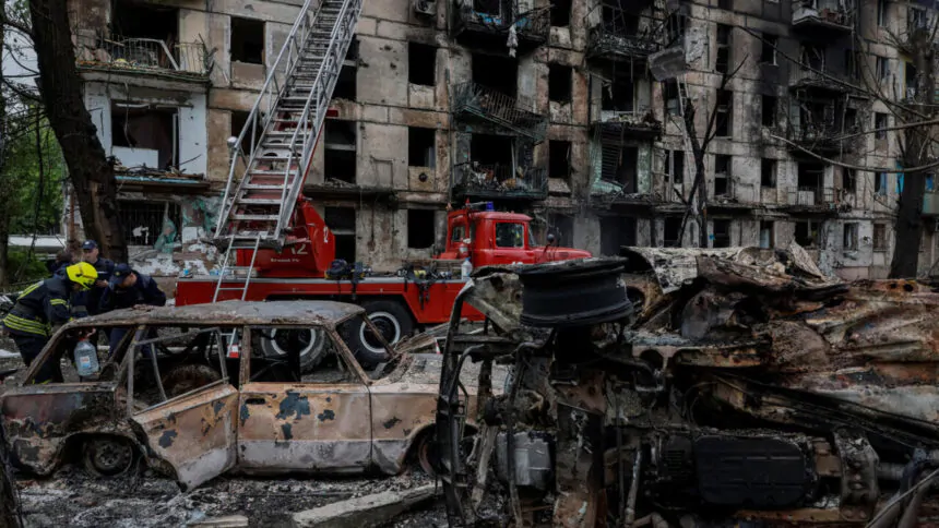 Rusia bombardea