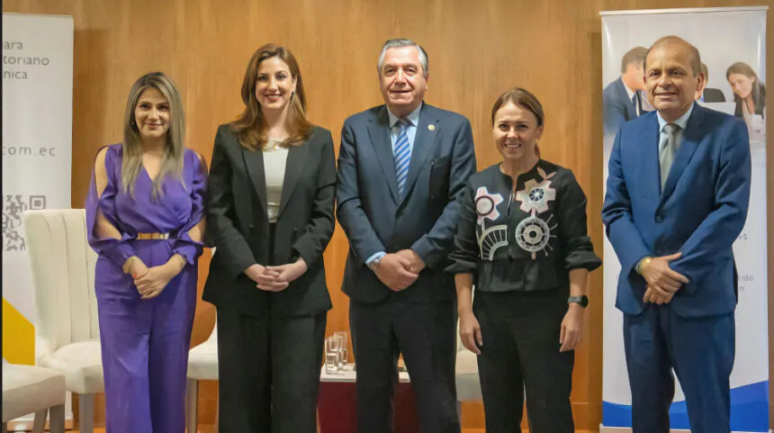 Talento senior: descubre las perspectivas laborales y desafíos que enfrentan los mayores de 50 años en Ecuador y Perú.