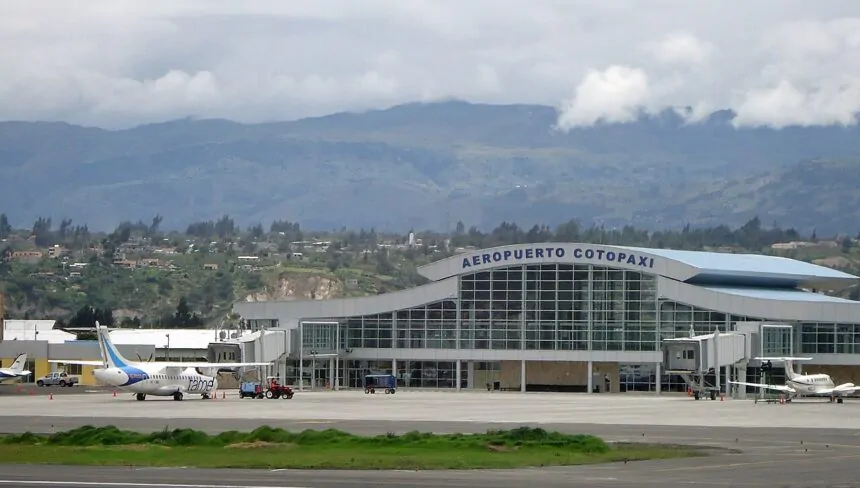 bloqueos aeroportuarios en Cotopaxi