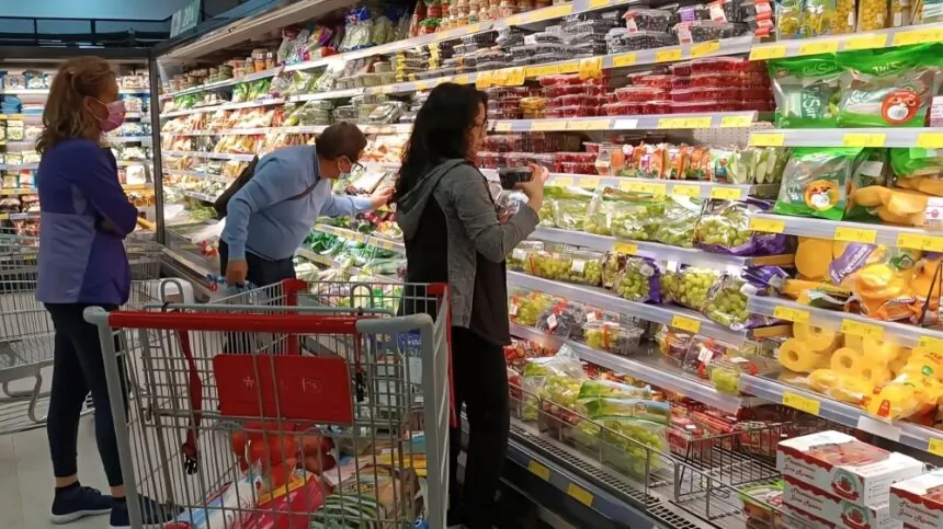 consumo de lácteos, cosméticos y productos para mascotas en el estrato alto de Ecuador en 2024