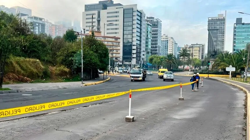 Trabajos de rehabilitación vial en la avenida Oswaldo Guayasamín en Quito