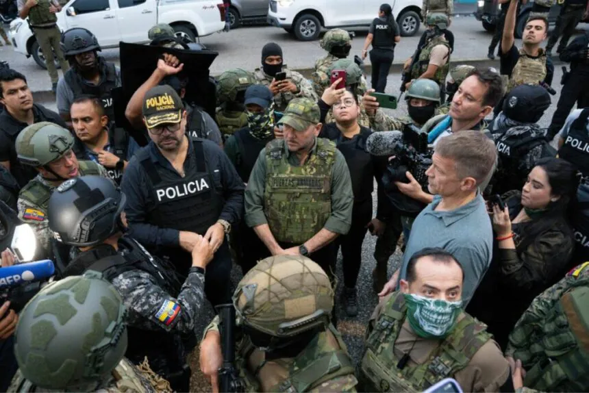 Erik Prince, fundador de Blackwater, en una reunión con autoridades ecuatorianas sobre capacitaciones en seguridad
