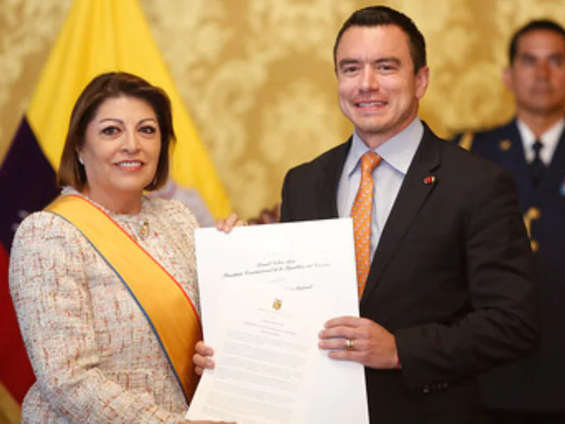 Wilma Andrade recibe la condecoración
