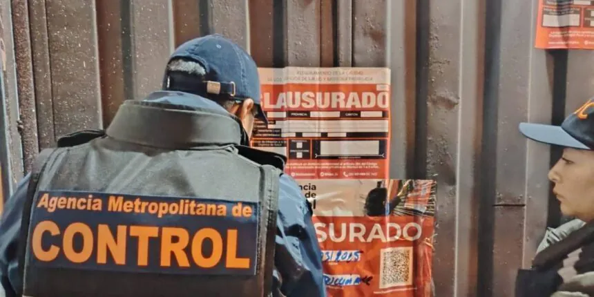 Agentes de la AMC clausuran un centro de rehabilitación clandestino en San José de Morán, Quito.