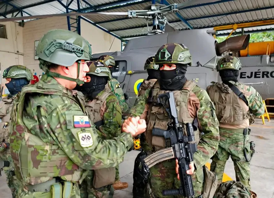 Ecuador despliega 1500 militares
