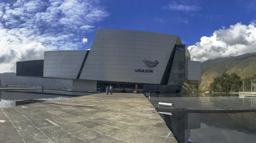 Universidad Intercultural Amawtay Wasi