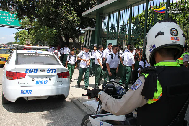 Seguridad policial en los colegios