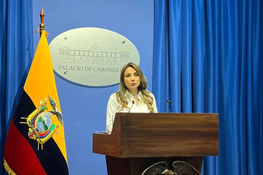 Carolina Jaramillo durante rueda de prensa sobre anuncios del Gobierno de Daniel Noboa, 16 de junio de 2025.