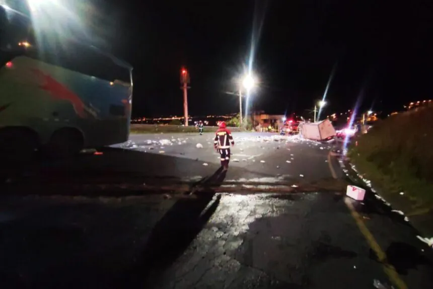 Vehículos chocados tras accidente en la Panamericana Sur