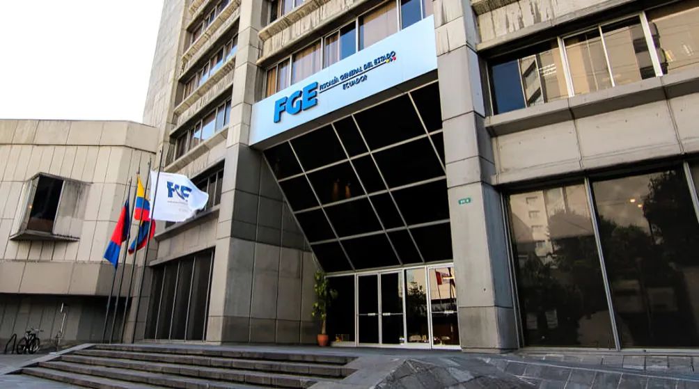 Fiscalía detecta a persona que se hacía pasar como pasante