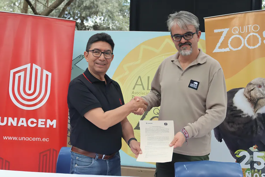 UNACEM Ecuador contribuye al Zoológico de Quito con cemento para construir el nuevo hábitat de la osezna andina rescatada Sisa.