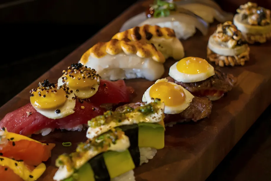 Maido es el mejor restaurante del mundo en 2025, reconocido por su innovadora fusión nikkei y liderazgo gastronómico peruano.