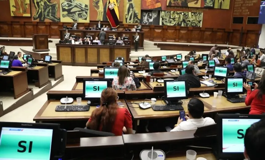 Asamblea Nacional del Ecuador durante la votación de la Ley de Solidaridad Nacional impulsada por Daniel Noboa