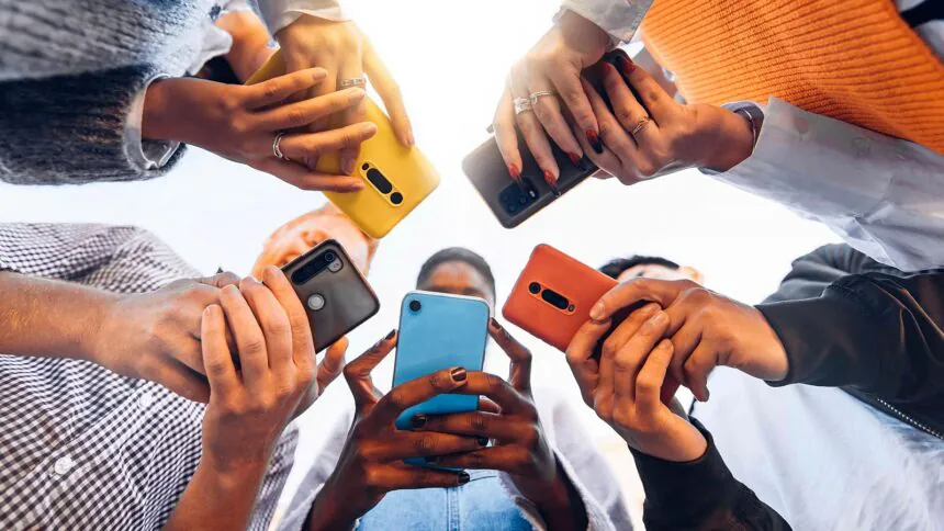 España y otros cinco países impulsan prohibir las redes sociales a menores en la UE