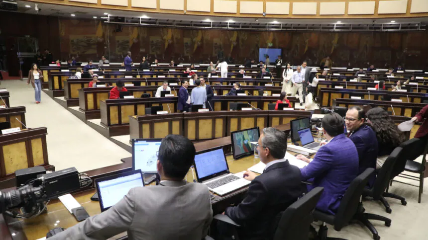 Ley de Inteligencia en Ecuador genera debate por acceso a datos, nuevas identidades y posibles riesgos a derechos fundamentales.