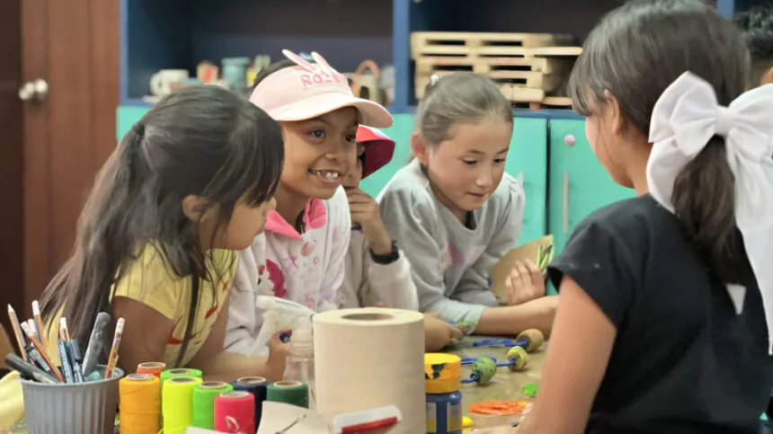 Cursos vacacionales en Quito ofrecen talleres de arte, música y danza para niños y adolescentes durante el verano 2025.