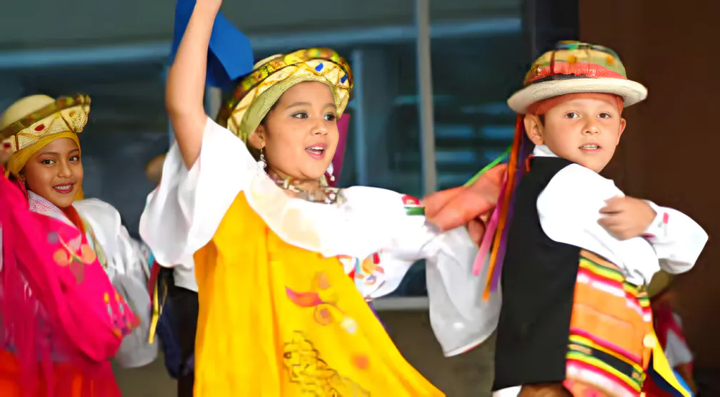 Cursos vacacionales en Quito ofrecen talleres de arte, música y danza para niños y adolescentes durante el verano 2025.