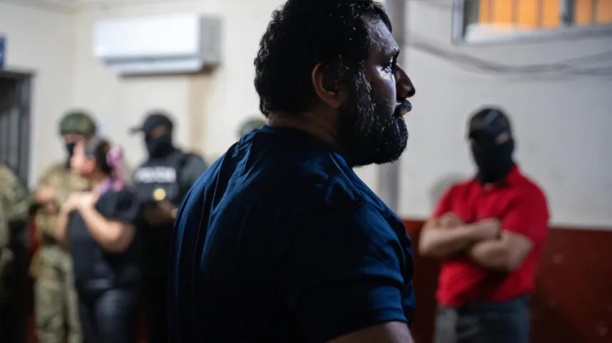 Fito protege sus bienes mediante testaferros y empresas fachada, mientras espera posible extradición y busca trasladar a su familia.
