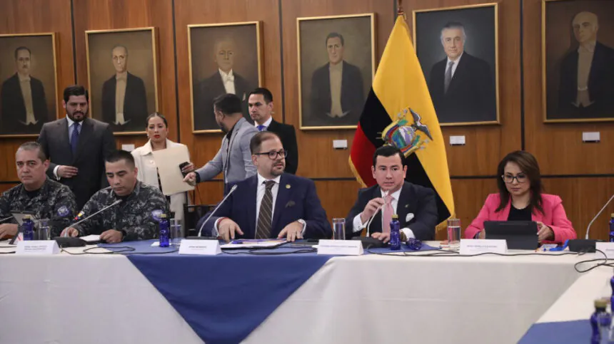 Mostrar rostro de jueces que liberan delincuentes no debería ser problema, según el ministro del Interior, John Reimberg.