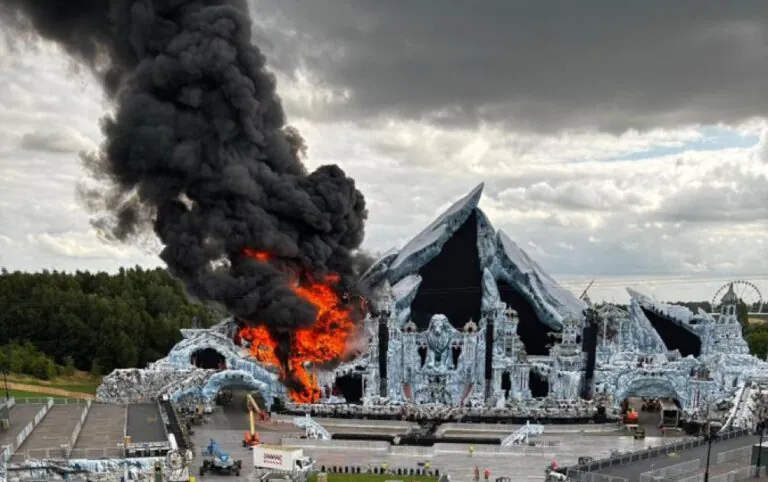 Tomorrowland 2025 tras el incendio del escenario principal