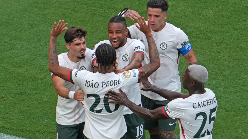 Jugadores del Chelsea celebran su clasificación a la final del Mundial de Clubes 2025 tras vencer a Fluminense