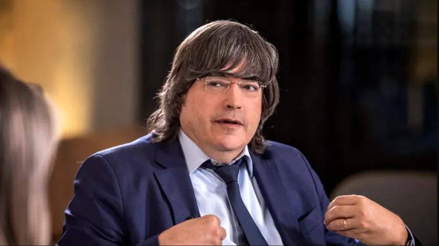 Jaime Bayly durante su anuncio del regreso de ‘El Francotirador’ en la Feria del Libro de Lima