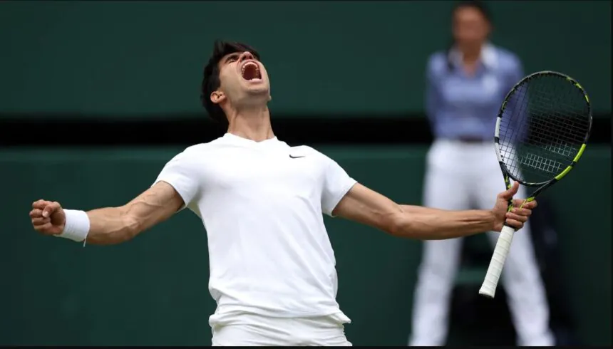 Carlos Alcaraz en las semifinales de Wimbledon 2025 tras vencer a Taylor Fritz.