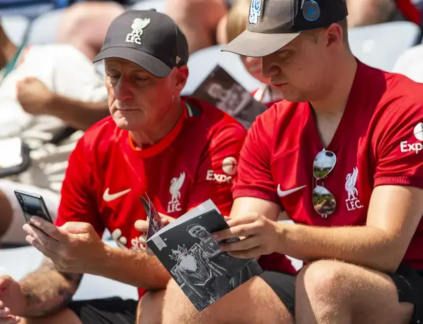 Liverpool ganó 3-1 al Preston en un emotivo homenaje a Diogo Jota, con tributos, goles dedicados y un conmovedor ‘You’ll Never Walk Alone’.